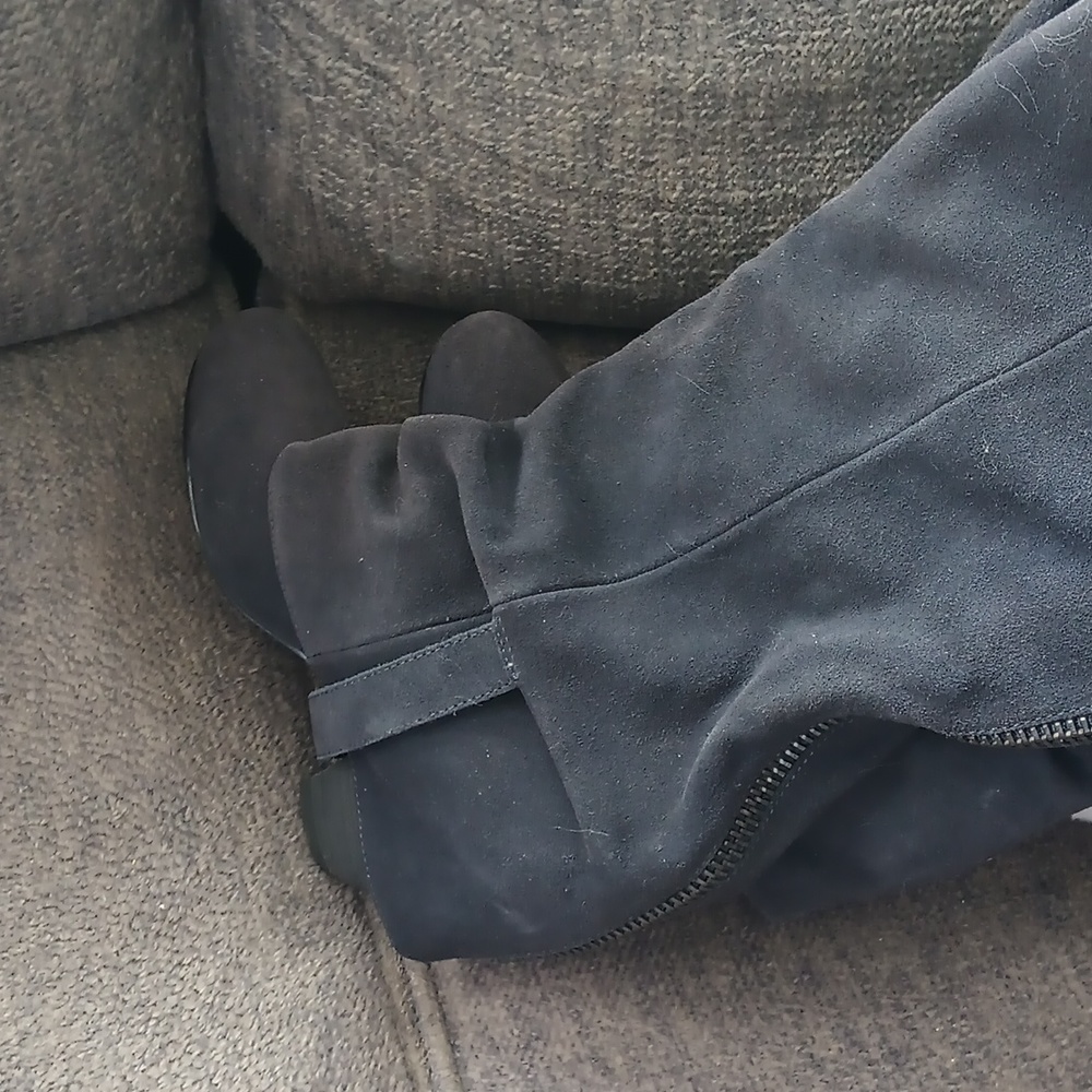 Boots with 2" heel, never been worn, size 7 1/2 ( small) zipper up back.NavyBlue